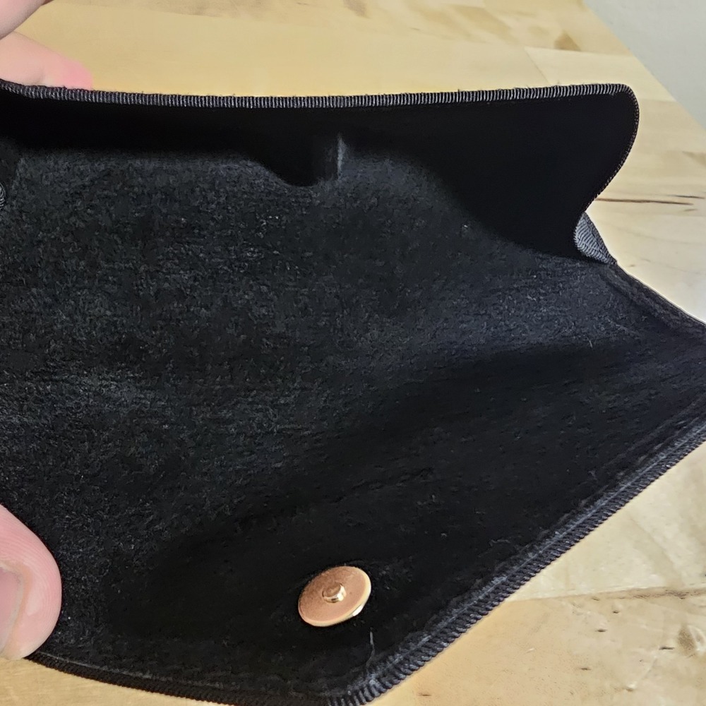 Dolce &‎ Gabbana Eye/Sun Glasses Case Black Soft Velvet Lining W/ Cleaning Cloth - Picture 3 of 4
